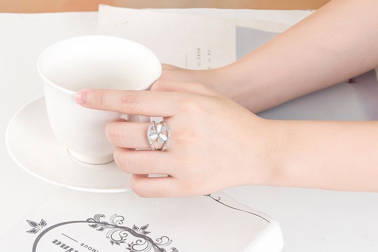 Rockyu 三つ葉モチーフリング|19K仕上げ×ジルコニア フリーサイズ レディース指輪