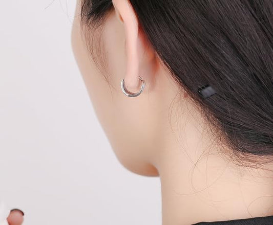 Rockyu 幾何学フープピアス シルバー925|ユニセックス・ミニマルデザイン・男女兼用アクセサリー