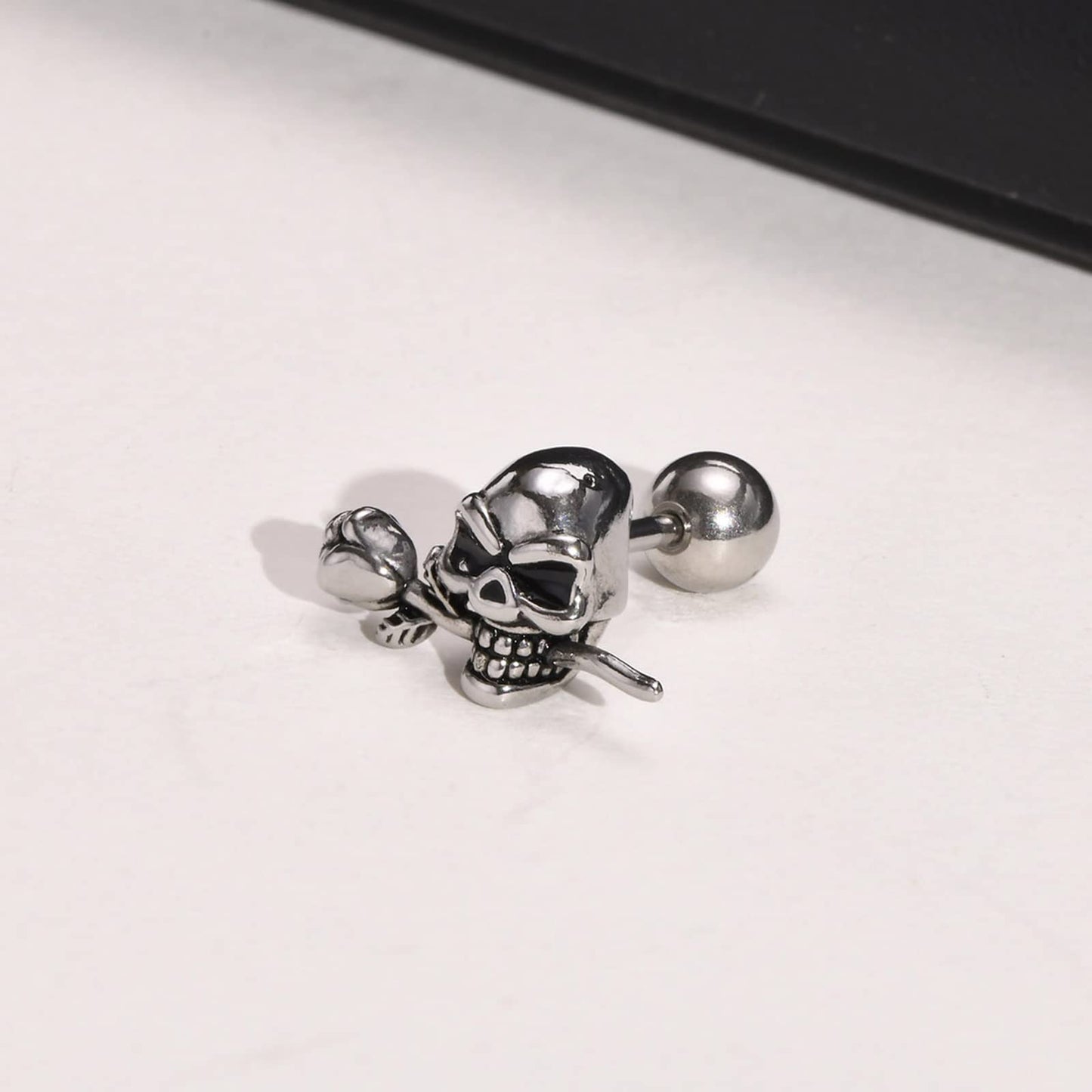 Rockyu スカルピアス メンズ 髑髏×薔薇モチーフ チタン製 金属アレルギー対応 シルバーアクセサリー