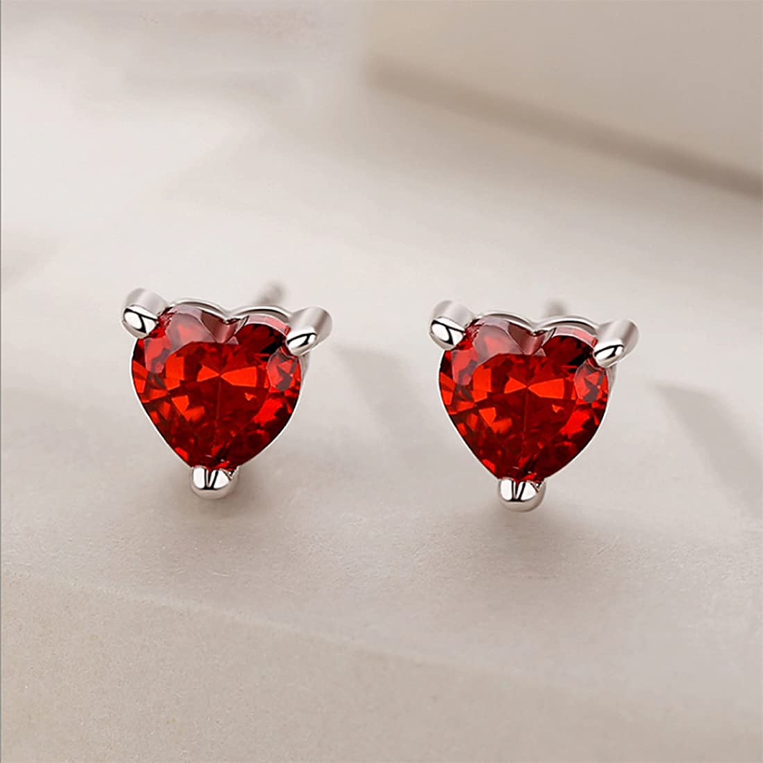 Rockyu ハート型クリスタルピアス【シルバー925・金属アレルギー対応】