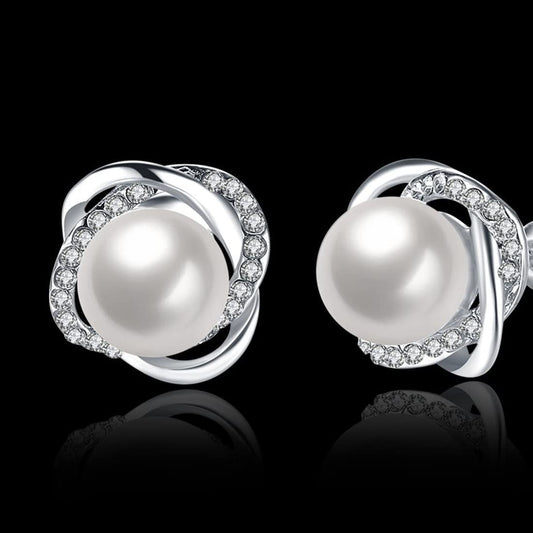 【プラチナ仕上げ】フェイクパール × ジルコン スタッドピアス|大人の輝きと可憐さを纏うデザイン