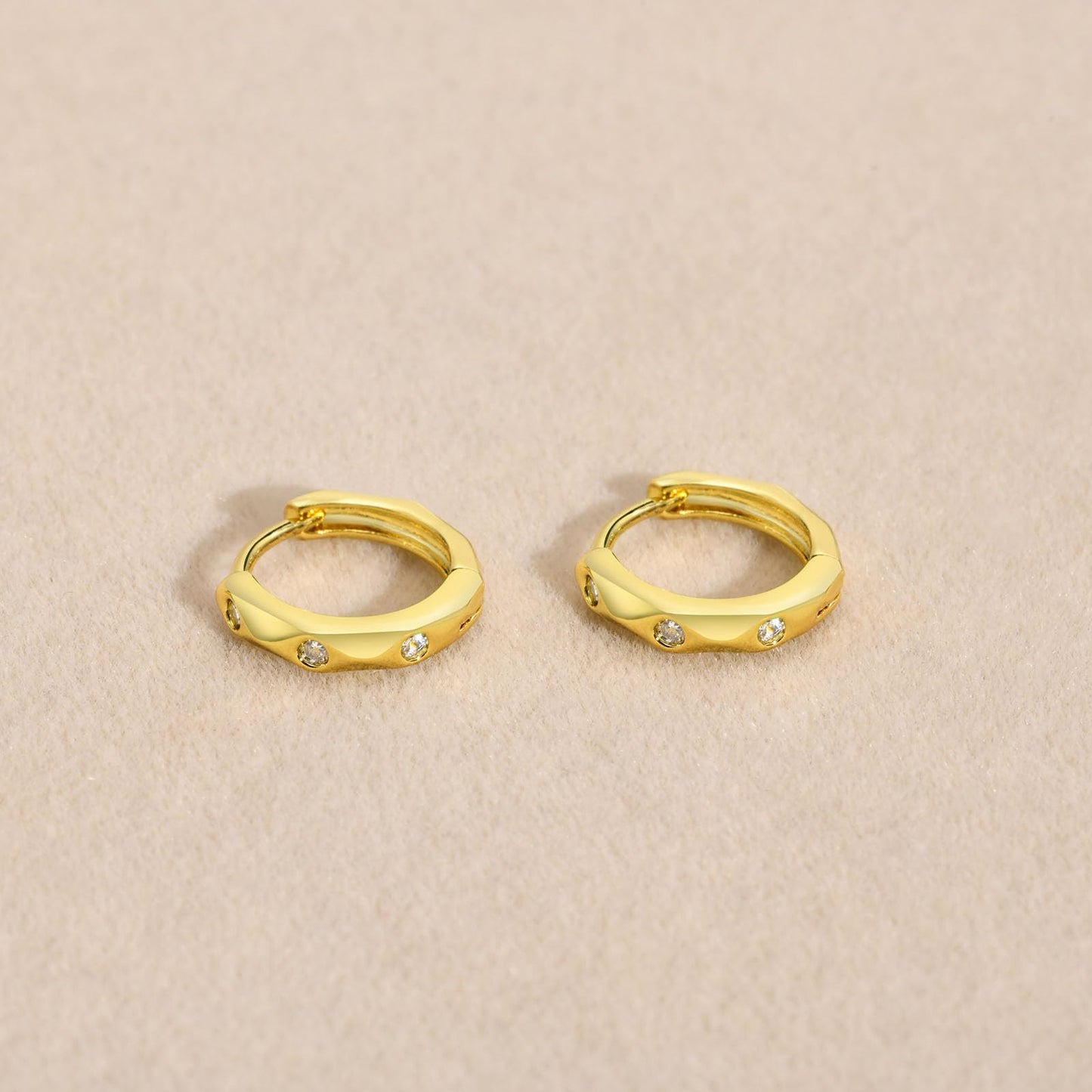 レディース ピアス ゴールド フープピアス AAAジルコニア 高品質真鍮製 IPゴールドメッキ 小ぶり 上品