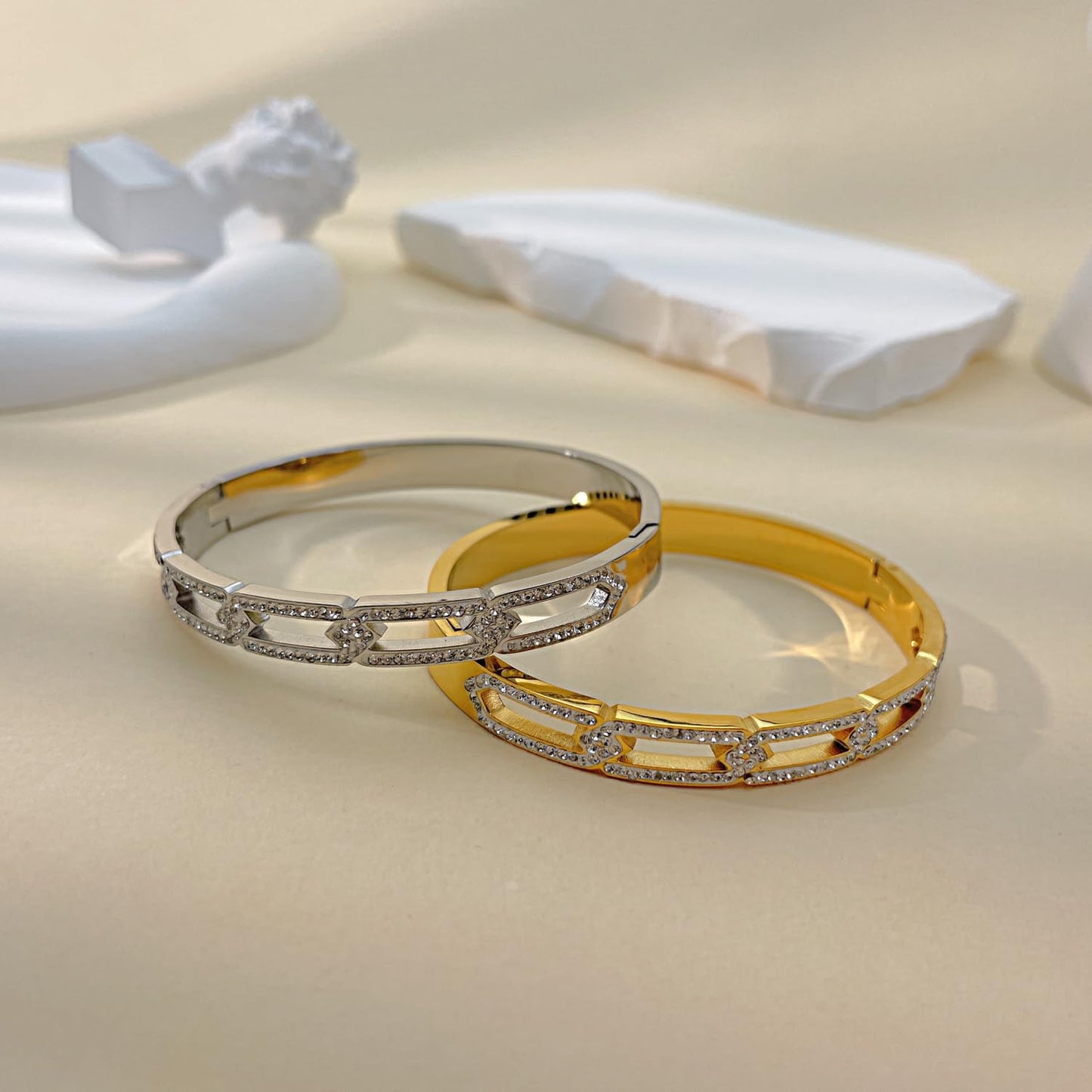 バングル レディース ゴールド シルバー ステンレス 金属アレルギー対応 ジルコニア 透かしデザイン