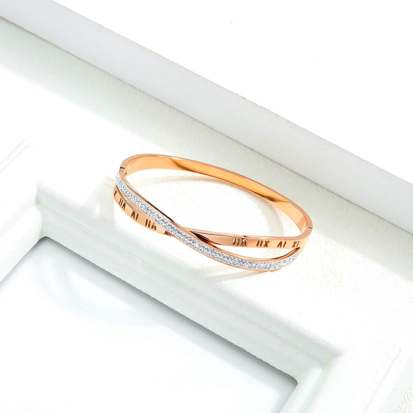 Rockyu ブレスレット レディース ピンクゴールド バングル ジルコニア 交差デザイン ローマ数字入り