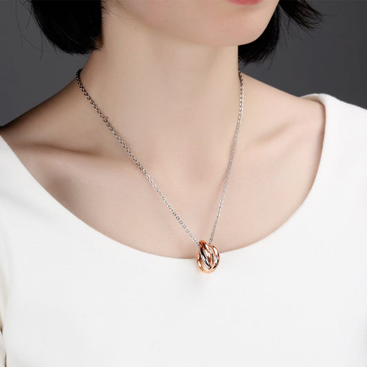 Rockyu Her King & His Queen ペアネックレス|ステンレススチールリングペンダント|カップルジュエリー