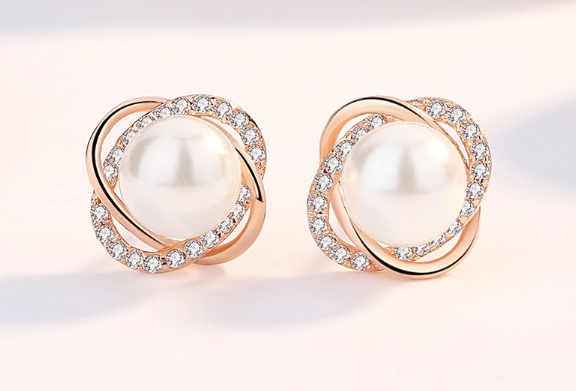 【プラチナ仕上げ】フェイクパール × ジルコン スタッドピアス|大人の輝きと可憐さを纏うデザイン