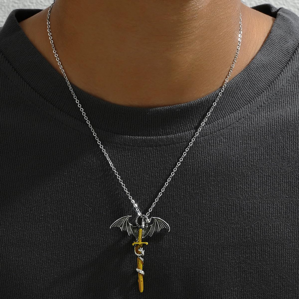 Rockyu ネックレス メンズ ドラゴンウィング&ソードモチーフ チタン風デザイン