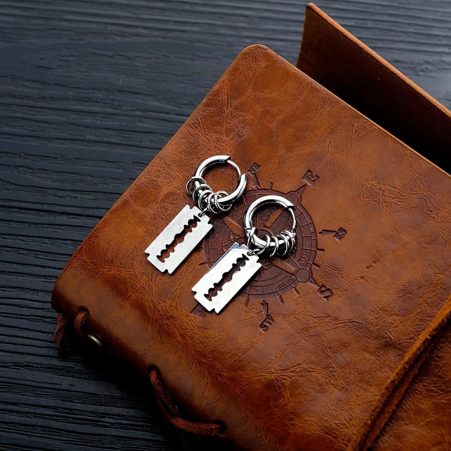 Rockyu フープピアス メンズ レディース ステンレス シルバー カミソリモチーフ ユニセックス