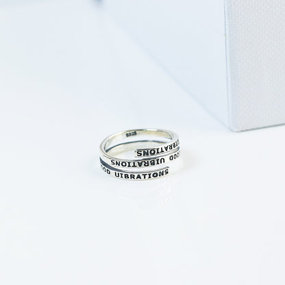 Rockyu s925シルバー 螺旋リング 英字レタリング「GOOD VIBRATIONS」デザイン