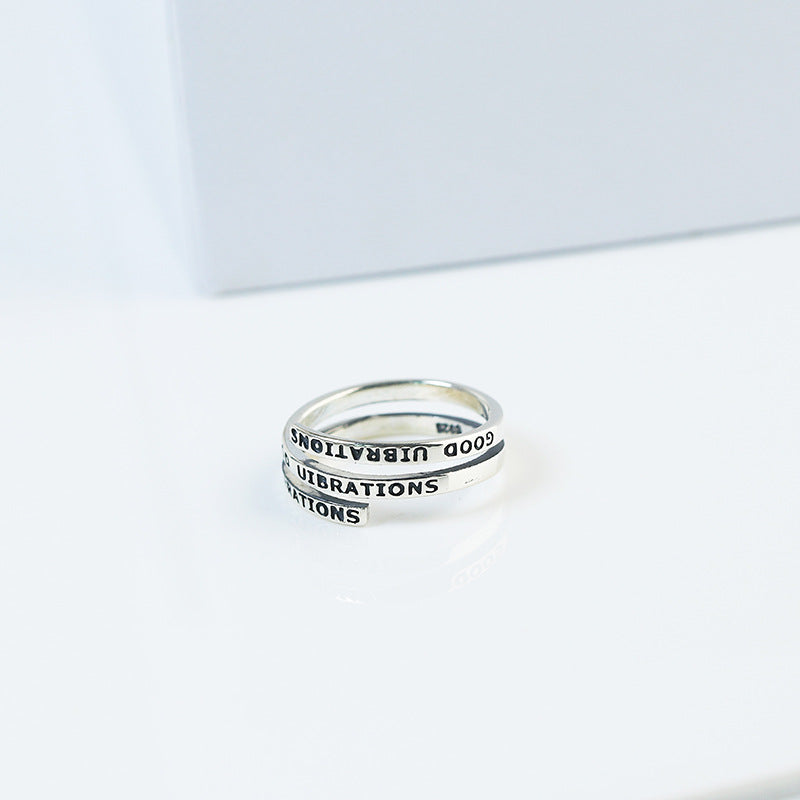Rockyu s925シルバー 螺旋リング 英字レタリング「GOOD VIBRATIONS」デザイン