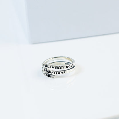 Rockyu s925シルバー 螺旋リング 英字レタリング「GOOD VIBRATIONS」デザイン