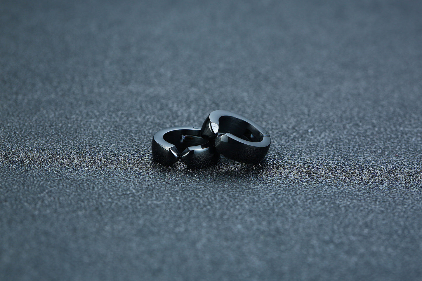 Rockyu メンズレディース兼用 フープピアス ステンレス製 シンプルデザイン 金属アレルギー対応 ブラック ゴールド シルバー