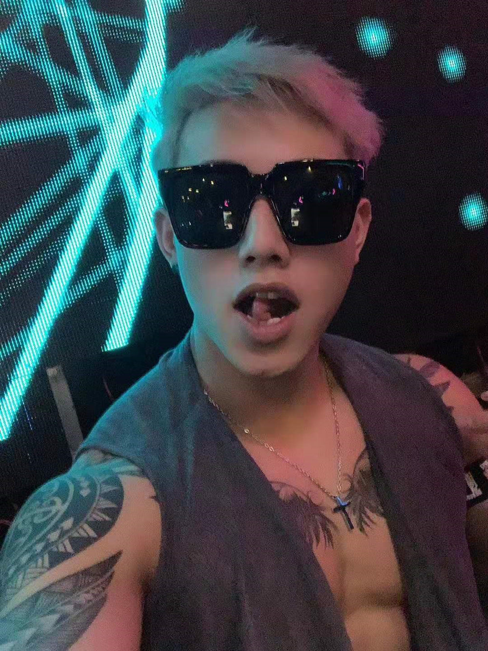 Rockyu クロスネックレス メンズ ブラック｜シンプルチタン製 十字架ペンダント 男女兼用 60cmチェーン