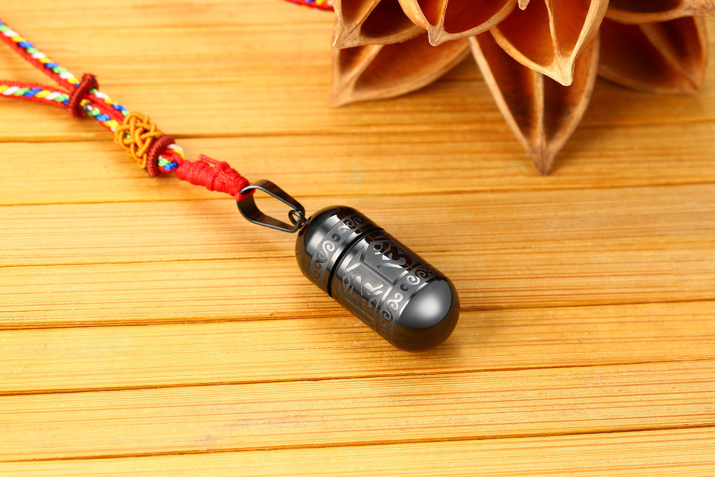 Rockyu メンズネックレス 呪文刻印 円柱型ホイッスルペンダント ステンレス製 遺骨収納 御守ジュエリー