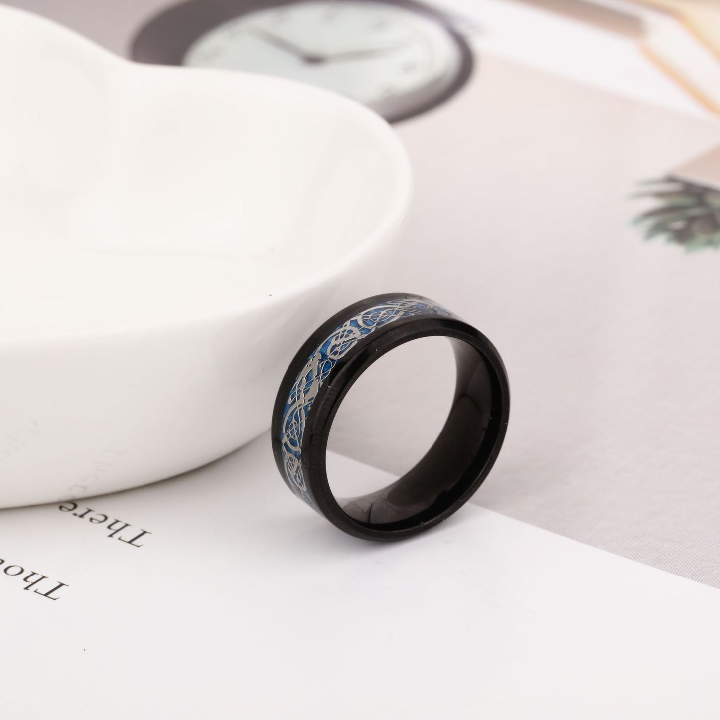 Rockyu 指輪 メンズ ステンレス リング ケルト模様 インレイデザイン 幅広 7.8mm ニーベルングの指輪風