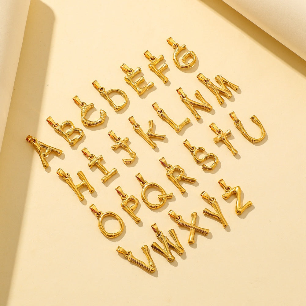 Rockyu ネックレス レディース ゴールド 18金 女性用 アルファベット ペンダント イニシャルネックレス 細い 鎖骨チェーン 恋人 記念 ファッションアクセサリー