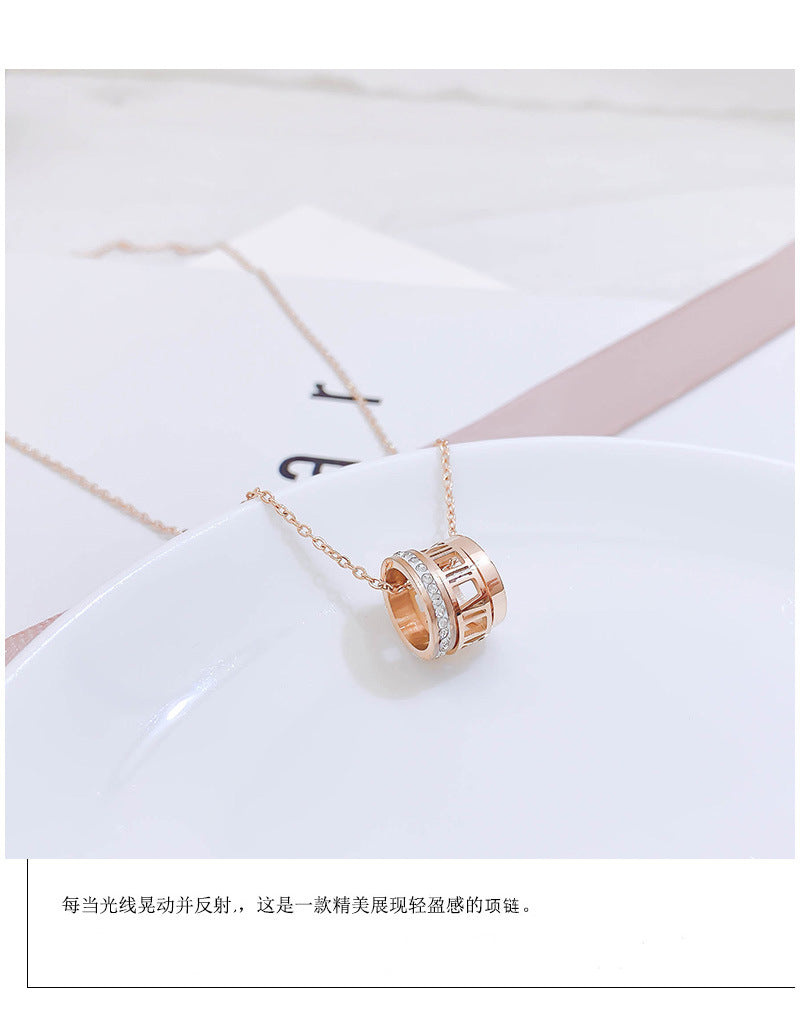 Rockyu ジュエリー 三連リング ネックレス レディース チタン製 ローズゴールド × ジルコン ペンダント