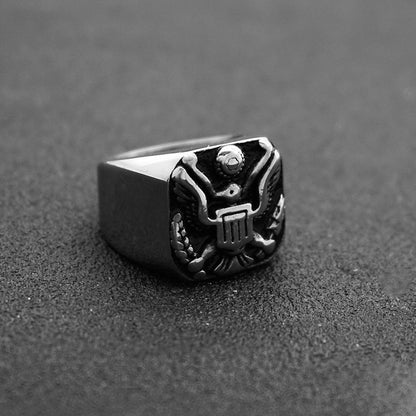 Rockyu メンズリング ステンレス製 タカモチーフ 彫刻 シグネットスタイル