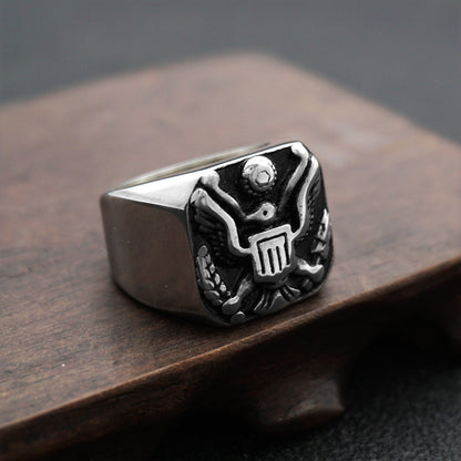 Rockyu メンズリング ステンレス製 タカモチーフ 彫刻 シグネットスタイル