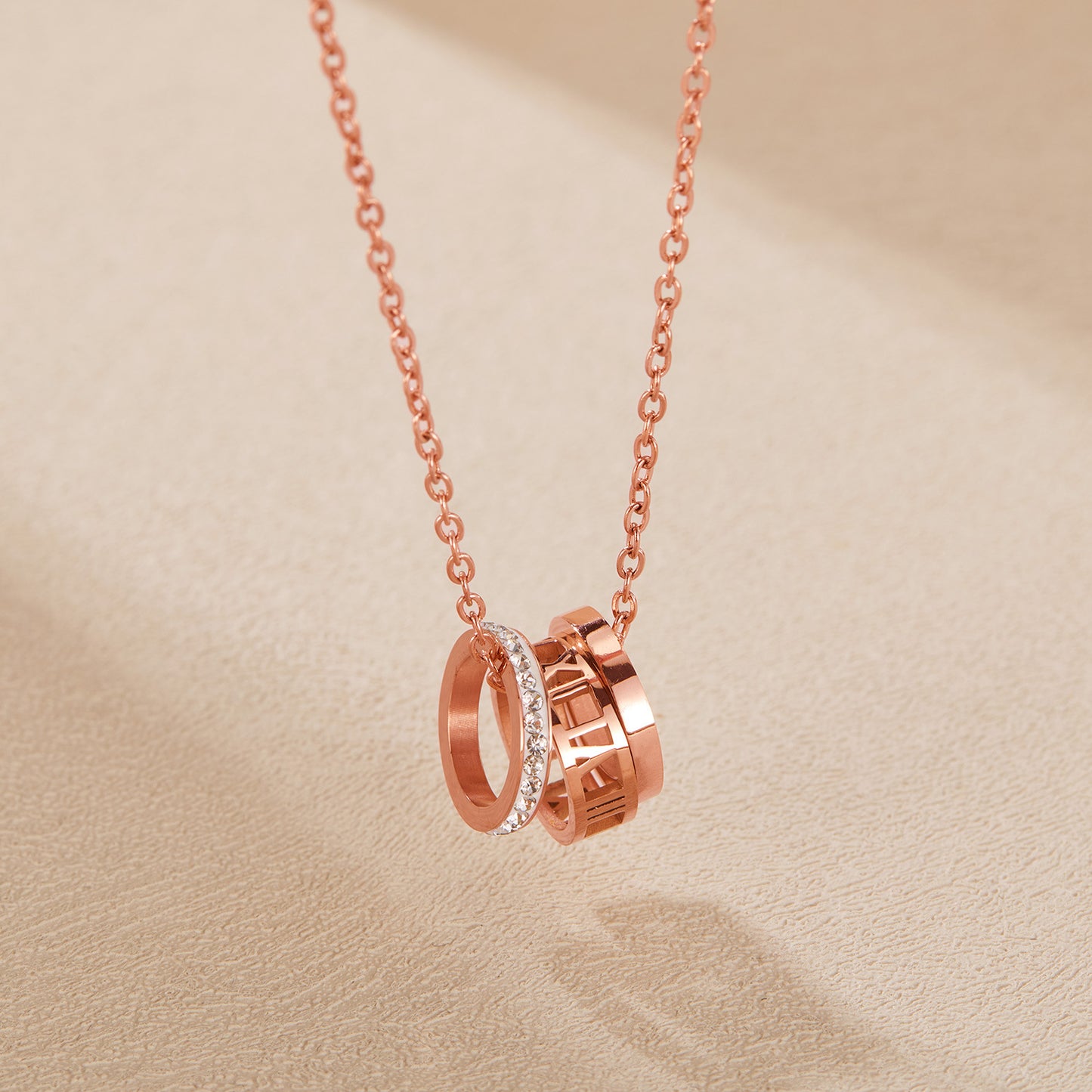 Rockyu ネックレス レディース ローマ数字 3連リングネックレス 18Kピンクゴールド キュービックジルコニア付