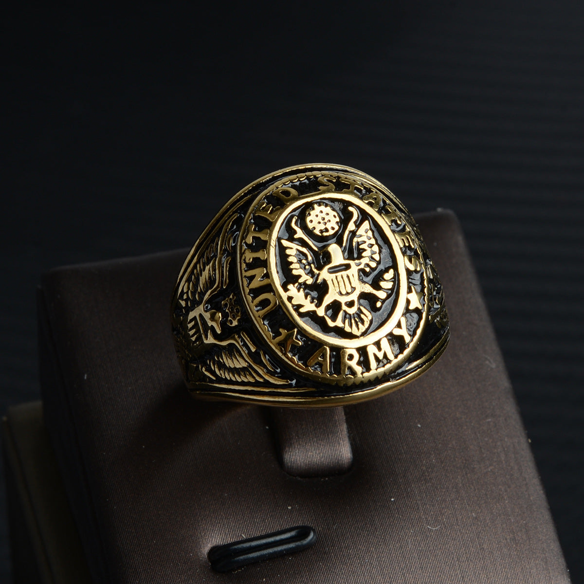 Rockyu メンズ チタン風ステンレスリング イーグル記章デザイン 重厚ゴールドリング