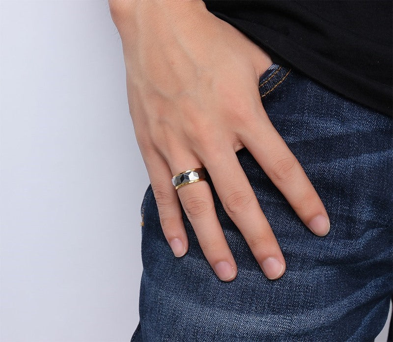 多面カットタングステンリング Rockyu メンズ指輪 8mm幅 ブラック＆ゴールド 高硬度シンプルアクセサリー