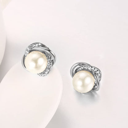 【プラチナ仕上げ】フェイクパール × ジルコン スタッドピアス｜大人の輝きと可憐さを纏うデザイン