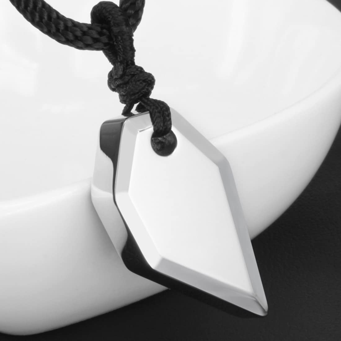 Rockyu ネックレス メンズ タングステン製 オオカミ牙モチーフ 編み込みチェーン付き