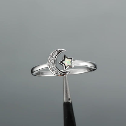 Rockyu 月と星のリング｜オパール風×ジルコニア フリーサイズ プラチナ仕上げ