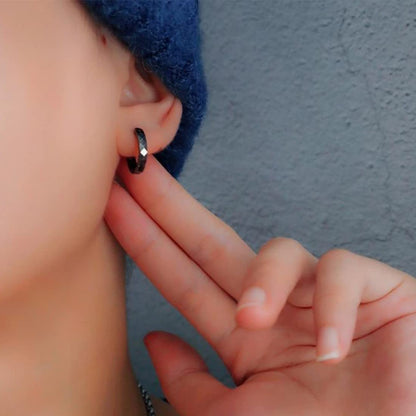 Rockyu 菱形リングピアス メンズ｜ブラック＆シルバー フープピアス 金属アレルギー対応