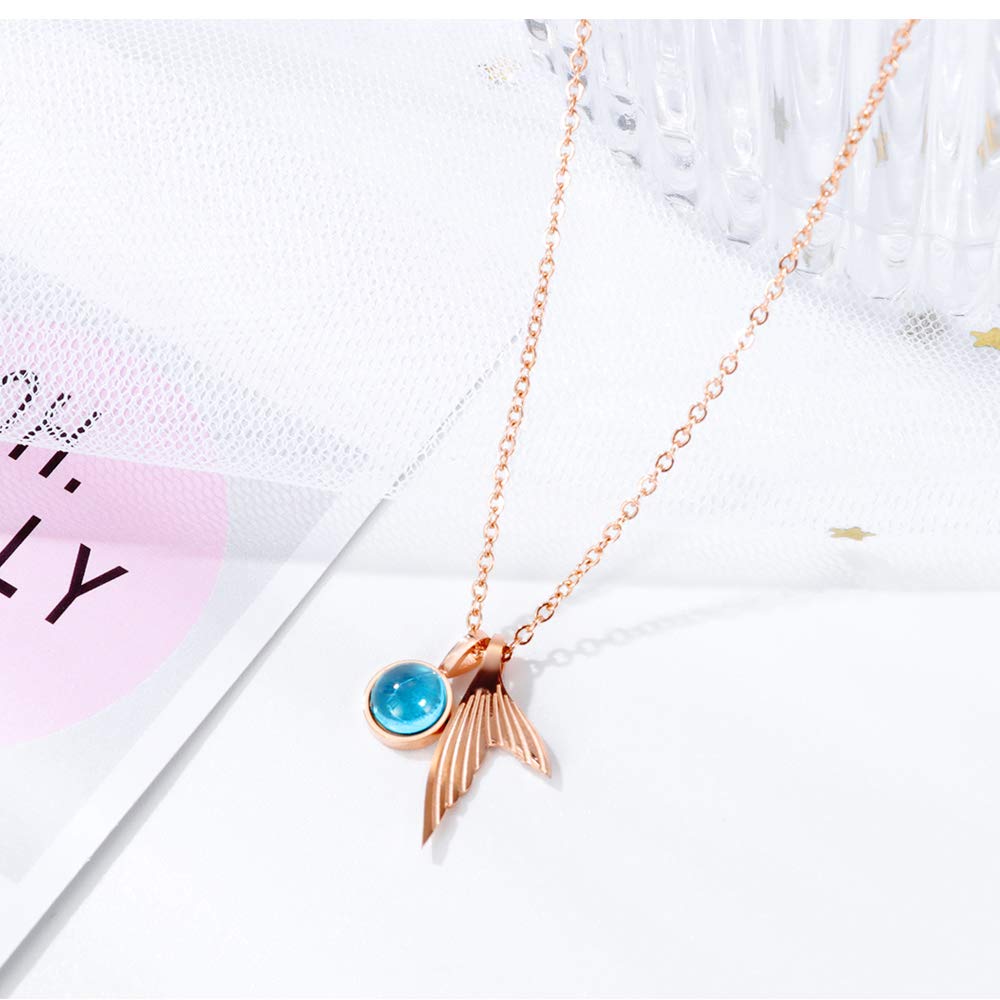 Rockyu ネックレス レディース ペンダント 人魚のしっぽ サファイア風クリスタル チタン製 18Kピンクゴールド仕上げ 細め鎖骨チェーン 女性用アクセサリー