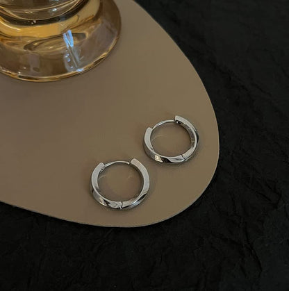 Rockyu ピアス メンズ シルバー925 フープピアス モビウスデザイン ツイスト加工 小さめ シンプル おしゃれ