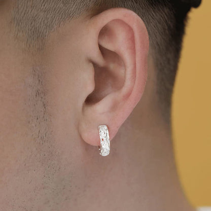 Rockyu メンズ フェイクピアス 貔貅モチーフ シルバー 透かし彫り ステンレス製 ノンホールタイプ