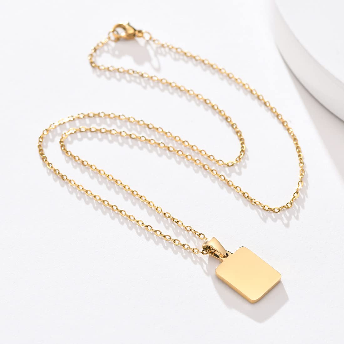 Rockyu ネックレス レディース ゴールド ホワイト イニシャルスクエアペンダント あずきチェーン ステンレス製 ギフトや記念日に