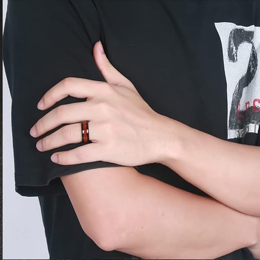 Rockyu タングステンウッドインレイリング メンズ 8mm 木目調とブラックの融合デザイン