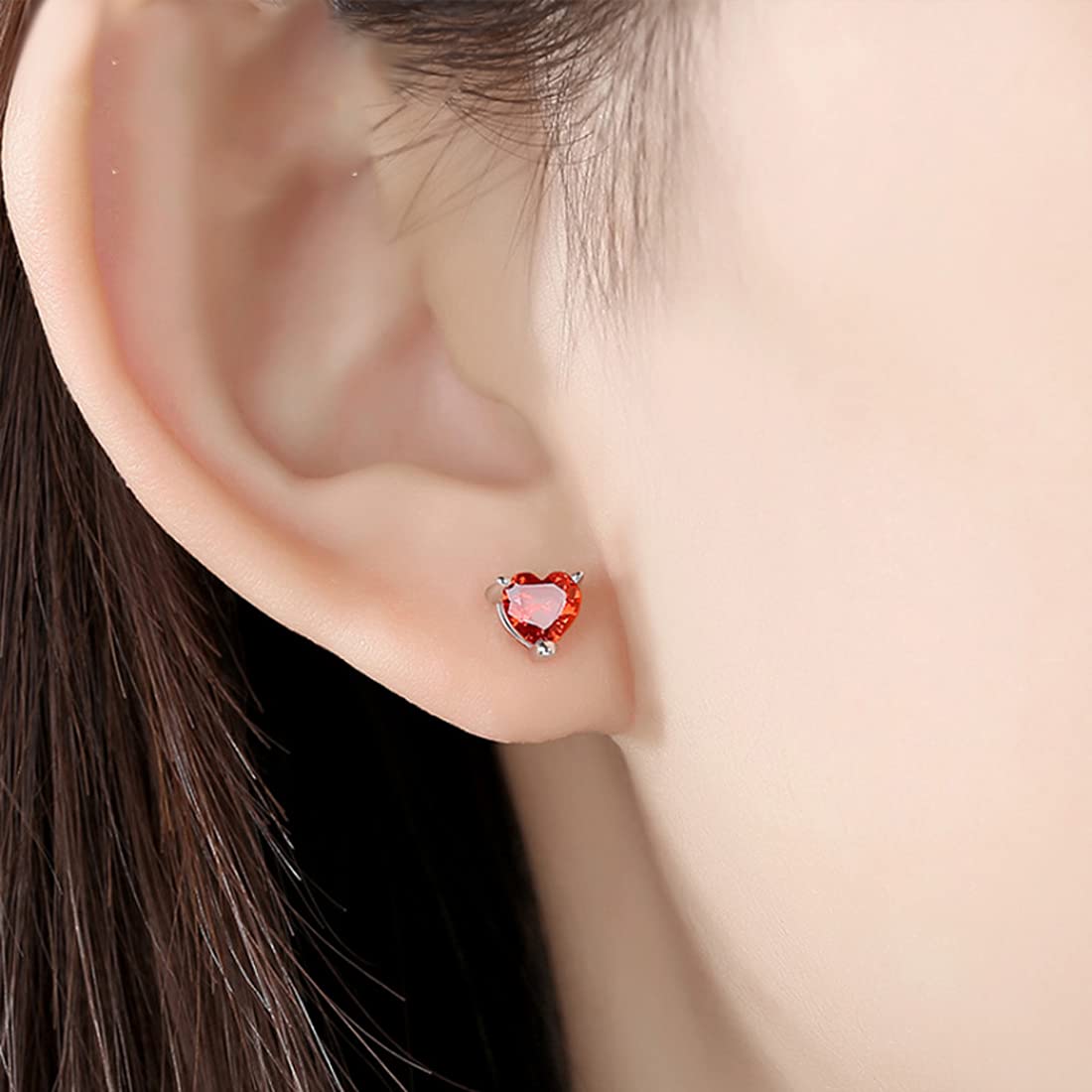 Rockyu ハート型クリスタルピアス【シルバー925・金属アレルギー対応】
