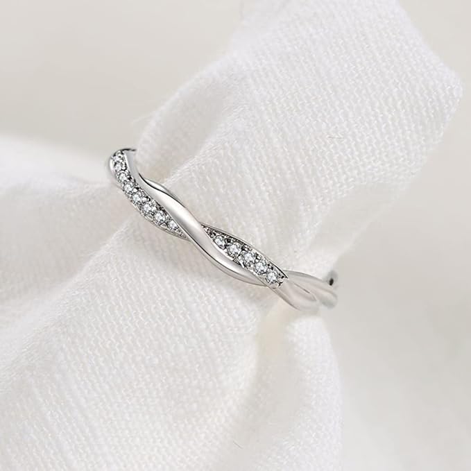 Rockyu レディースツイストジルコニアリング 細身デザイン 金属アレルギー対応