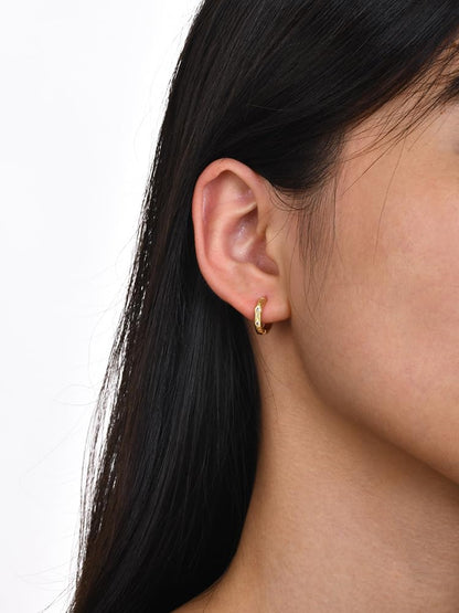 レディース ピアス ゴールド フープピアス AAAジルコニア 高品質真鍮製 IPゴールドメッキ 小ぶり 上品