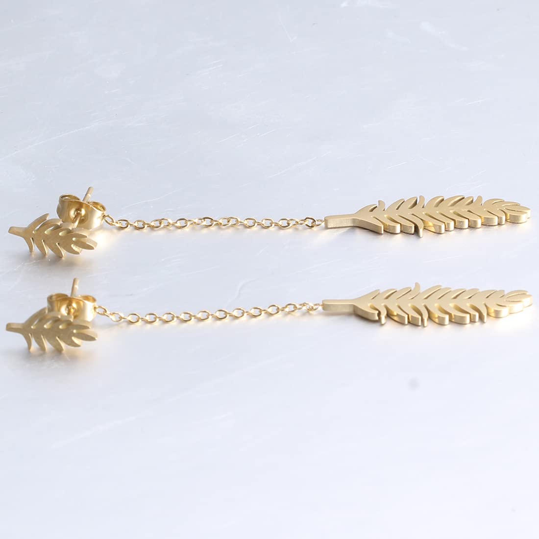 Rockyu ピアス レディース ゴールド 木の葉モチーフ ロングチェーン 揺れる羽ピアス