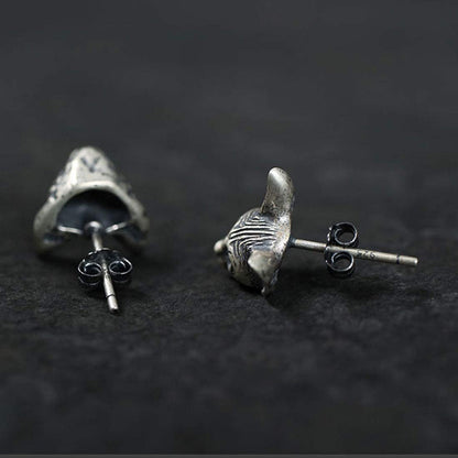 Rockyu スフィンクスキャット925シルバーピアス – 猫耳で魅了する個性派ジュエリー