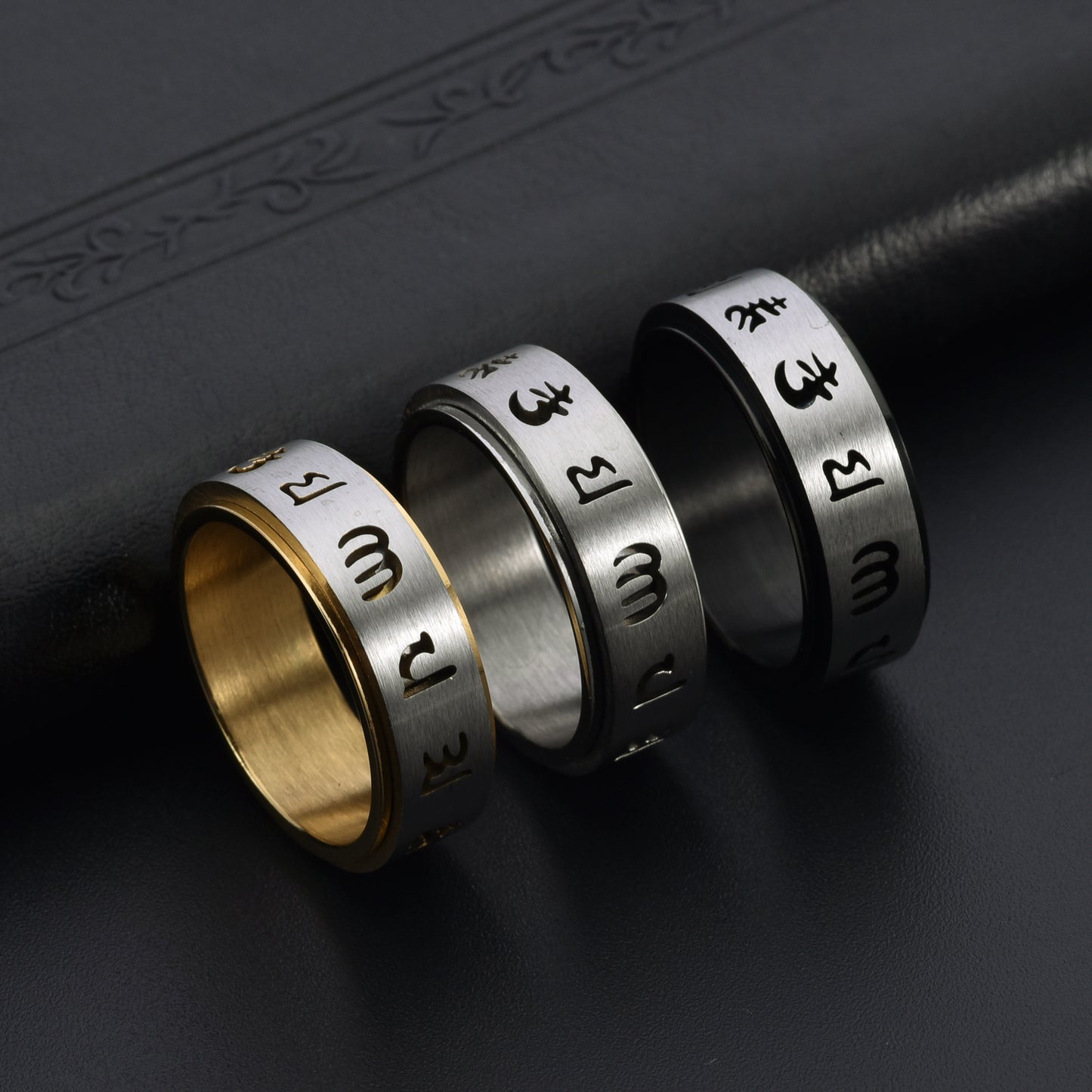 Rockyu メンズ ステンレススピナーリング 六字真言デザイン 8mm幅 3色展開