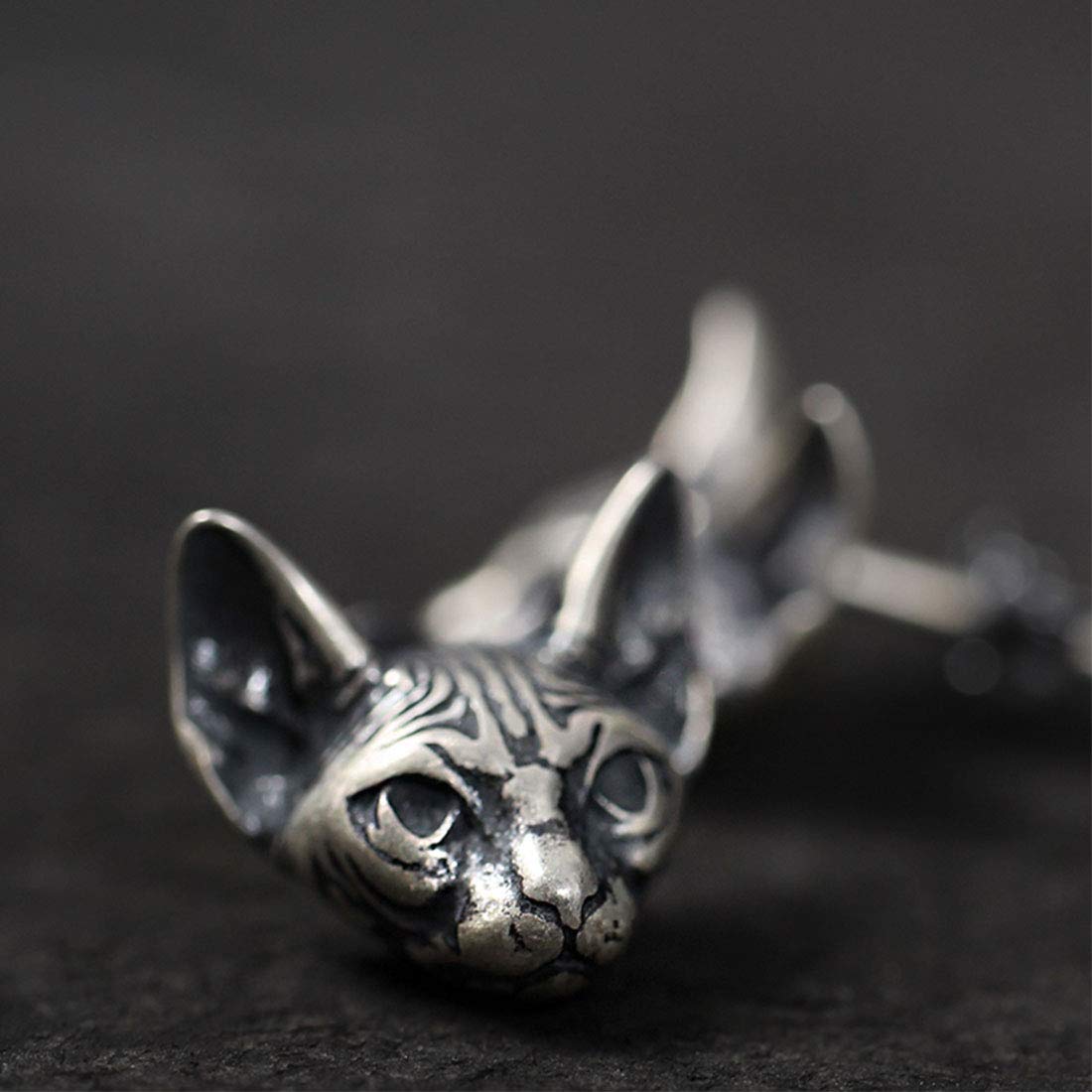 Rockyu スフィンクスキャット925シルバーピアス – 猫耳で魅了する個性派ジュエリー