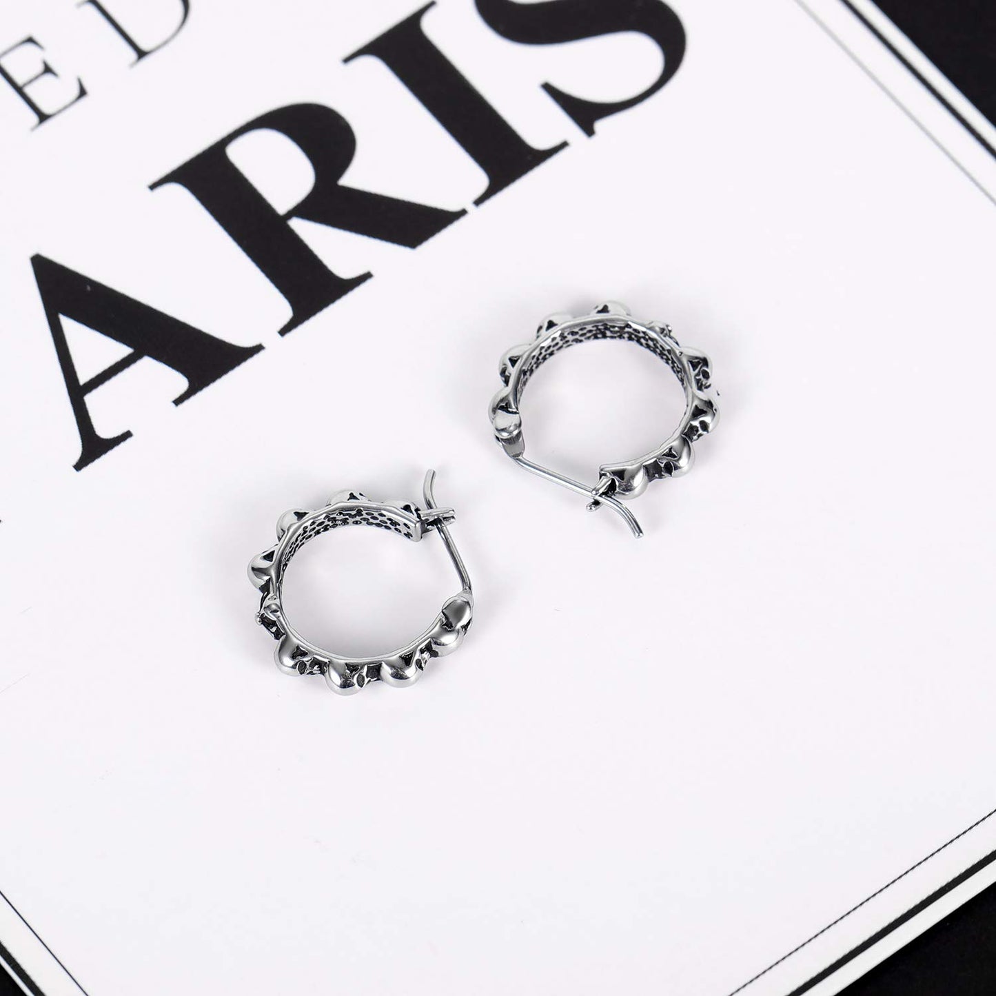 Rockyu ピアス メンズ スカルデザイン フープタイプ 両耳用 チタン製 ヒップホップ風