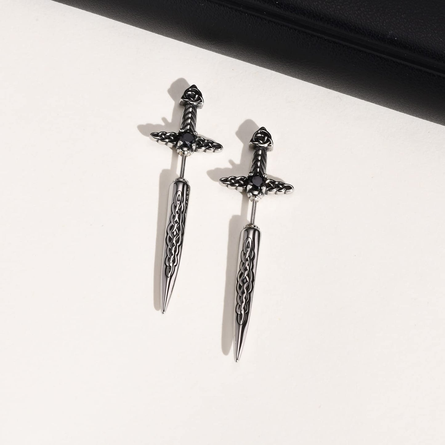 Rockyu ピアス メンズ シルバー 剣モチーフ ソードピアス ステンレス製 金属アレルギー対応 クロスデザイン