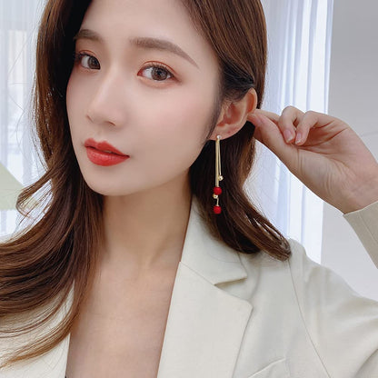 Rockyu レディースロングチェーンピアス 三連ボール 揺れるデザイン レッド＆パール ゴールド仕上げ