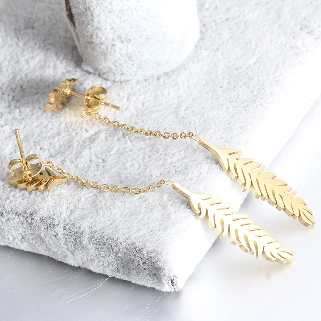 Rockyu ピアス レディース ゴールド 木の葉モチーフ ロングチェーン 揺れる羽ピアス