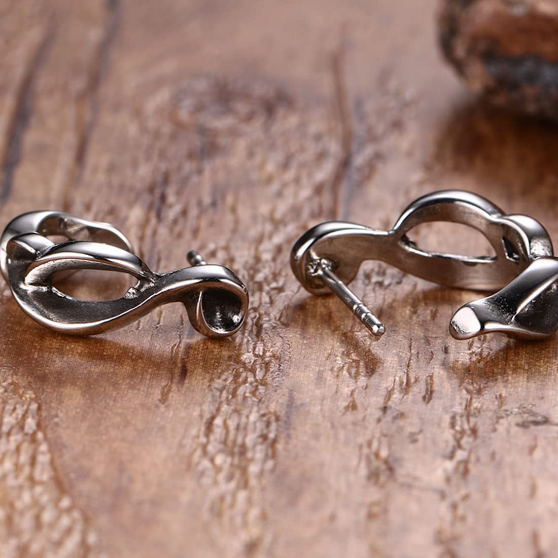 Rockyu メンズピアス シルバー 刀モチーフ チェーン付き チタン製 個性派スタッド