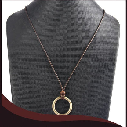 Rockyu リングペンダントネックレス｜レザー調紐＆真鍮風リング メンズロングタイプ