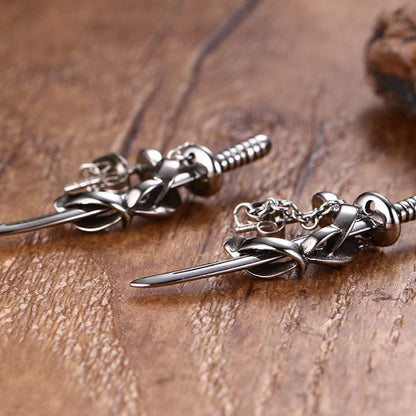 Rockyu メンズピアス シルバー 刀モチーフ チェーン付き チタン製 個性派スタッド