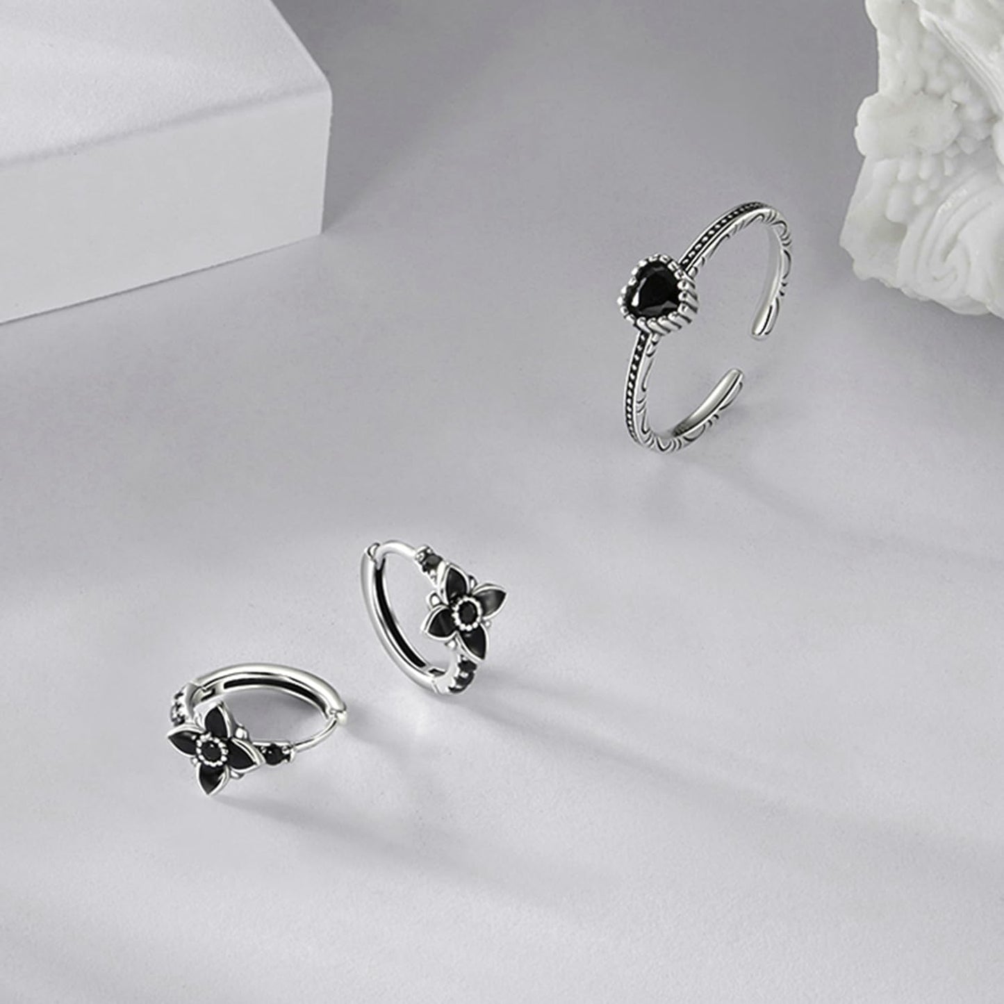 Rockyu ピアス レディース 925純銀 フラワーモチーフ ブラックオニキス フープデザイン 通勤カジュアル ギフト